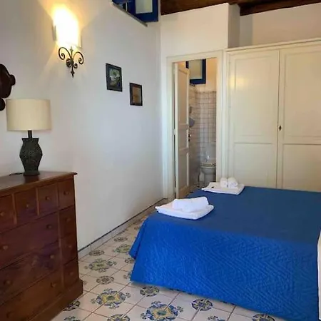 La Casa Del Vecchio Molo * سترومبولي