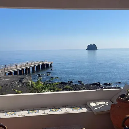 La Casa Del Vecchio Molo فيلة سترومبولي